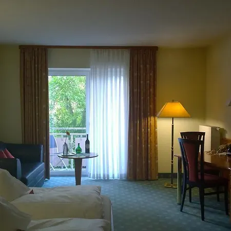 ホテル Weinhotel Rose 3*